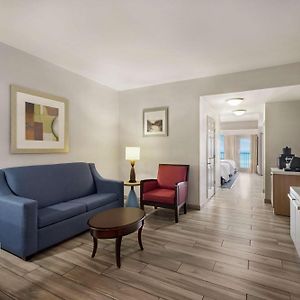 Queen Suite Pool View